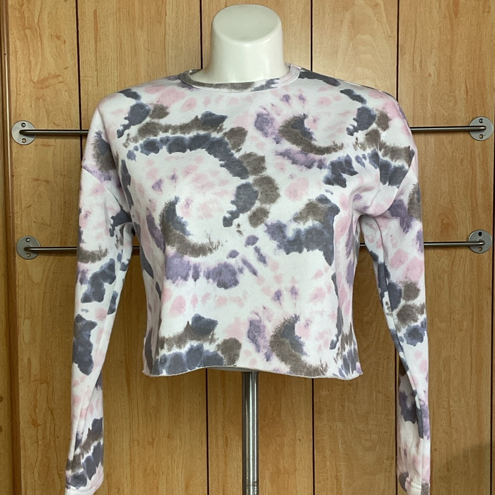 Series 8 Fitness Pink and Gray Crop Fitted Long Sleeve Sweatshirt